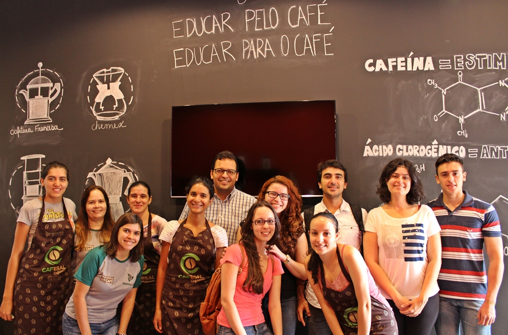 grupo-de-estudantes-da-unifei-foi-recebido-na-cafeteria-cafesal