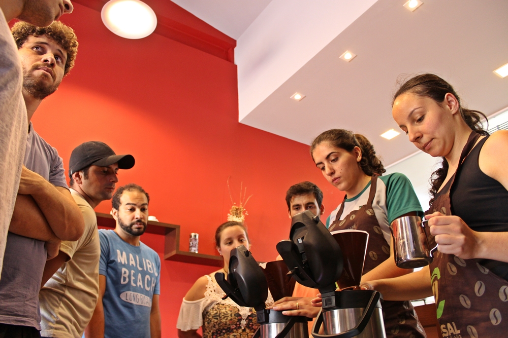 treinamento-ensina-tecnicas-para-preparo-correto-de-cafe-coado