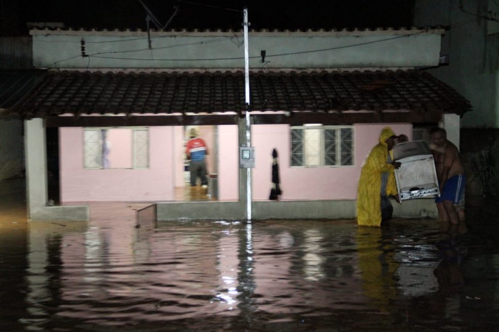 Temporal Causa Alagamento E Estragos Em Perd Es Lavras Tv